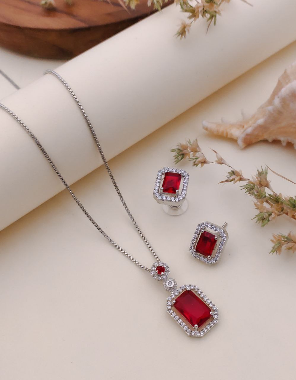 Red Pendant with earrings